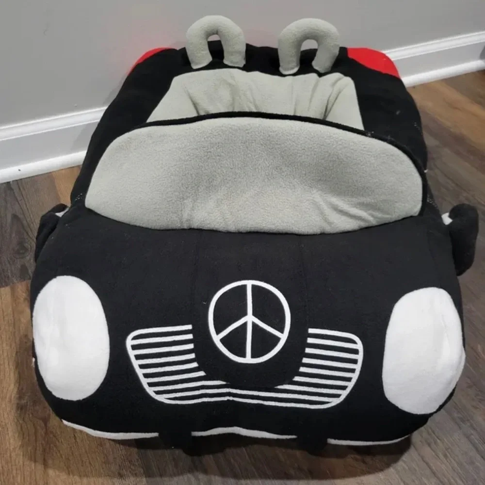 Dog bed New thick black convertible NEW car shapped Fluffy